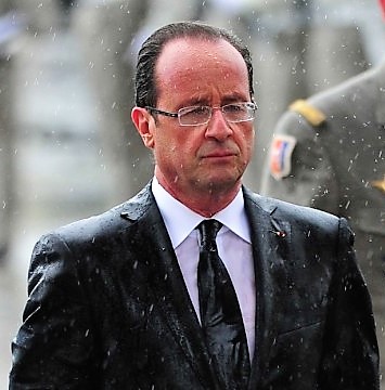 Hollande vers l arc de triomphe paris