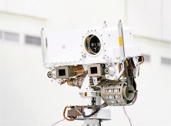 Image 3 instrument supercam situe en haut du mat du rover l il du rover credit nasa jpl caltech